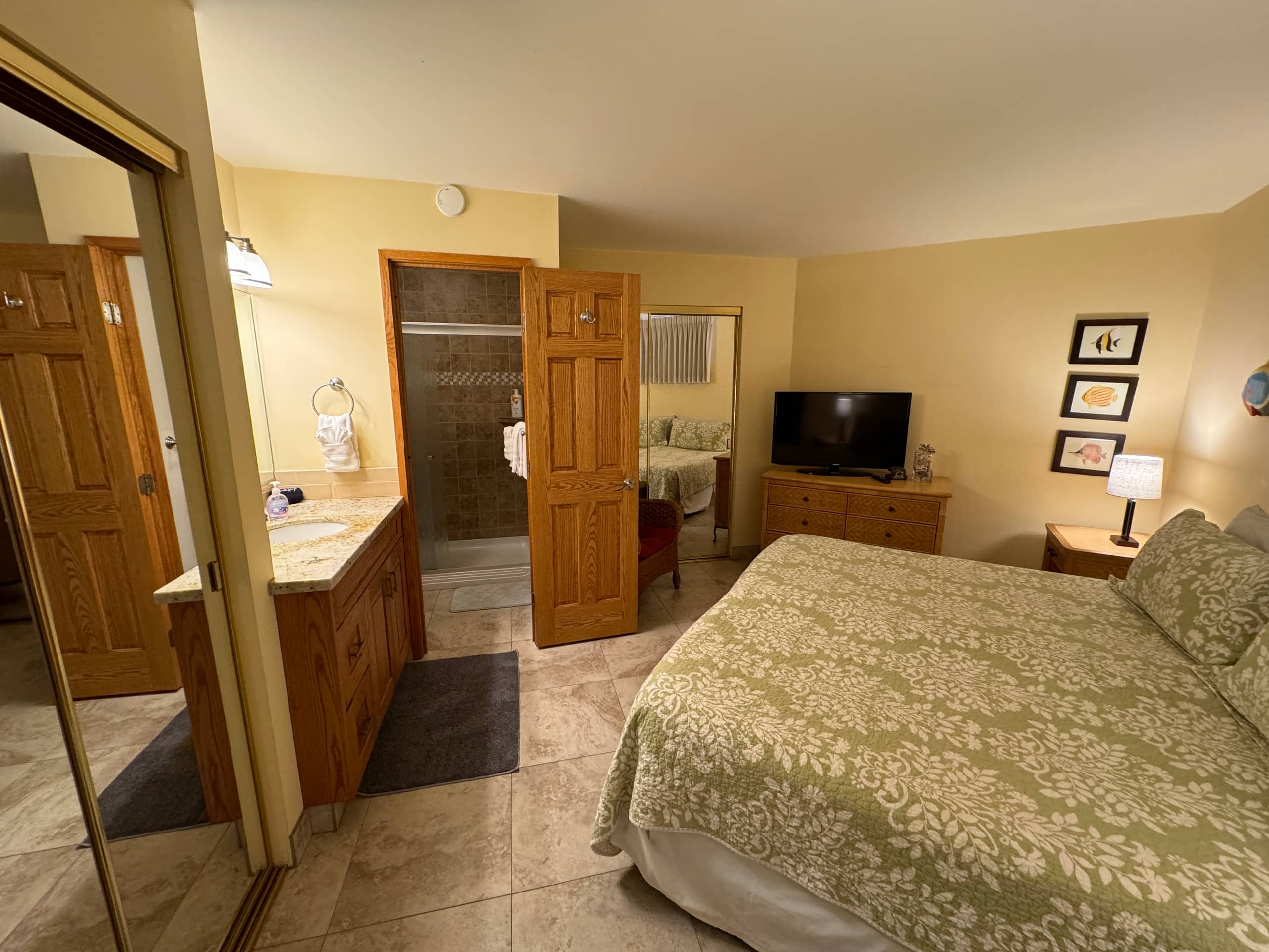 Stunning 2BD/2BA Oceanfront Condo - Image 20