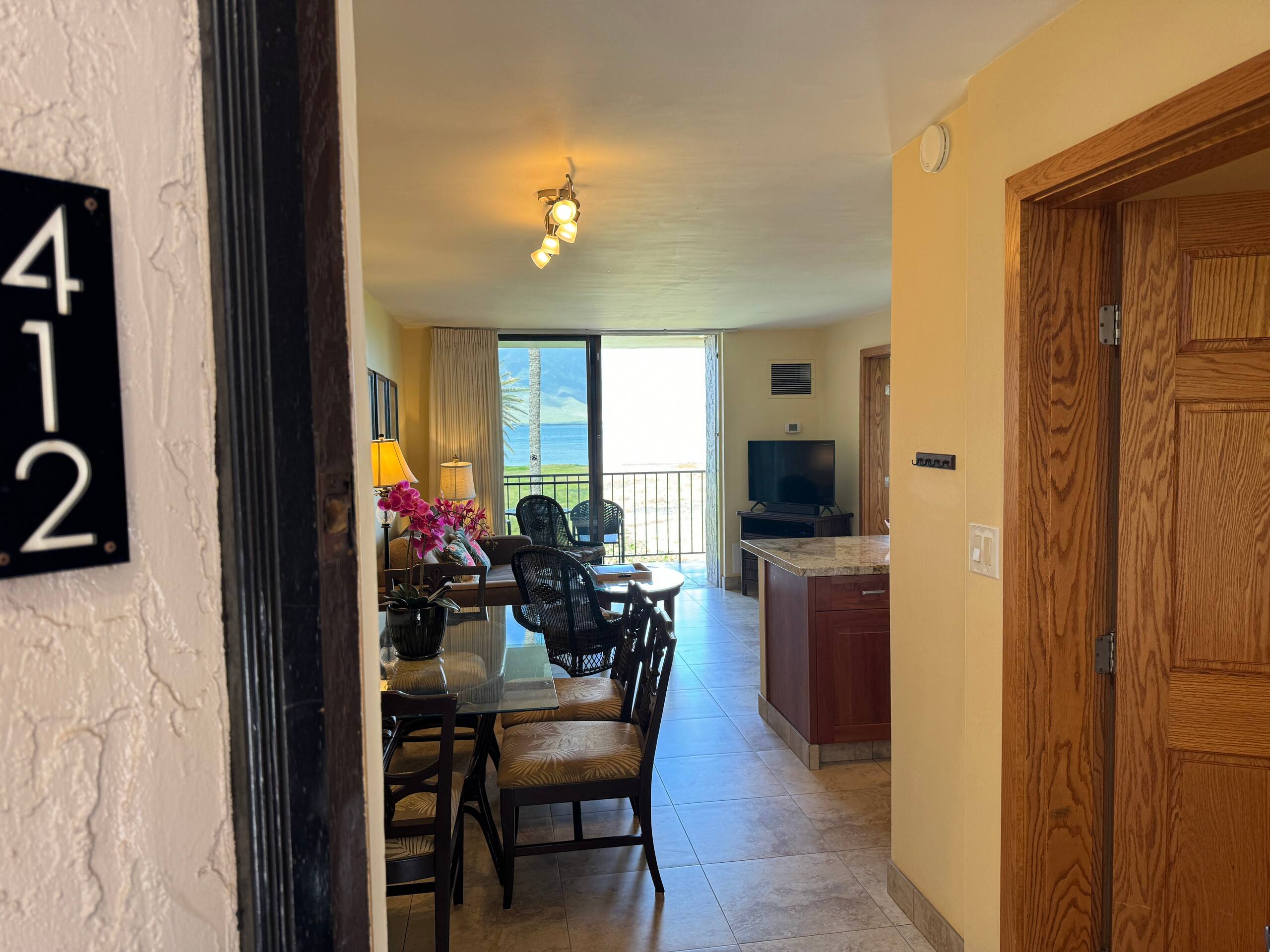 Stunning 2BD/2BA Oceanfront Condo - Image 39