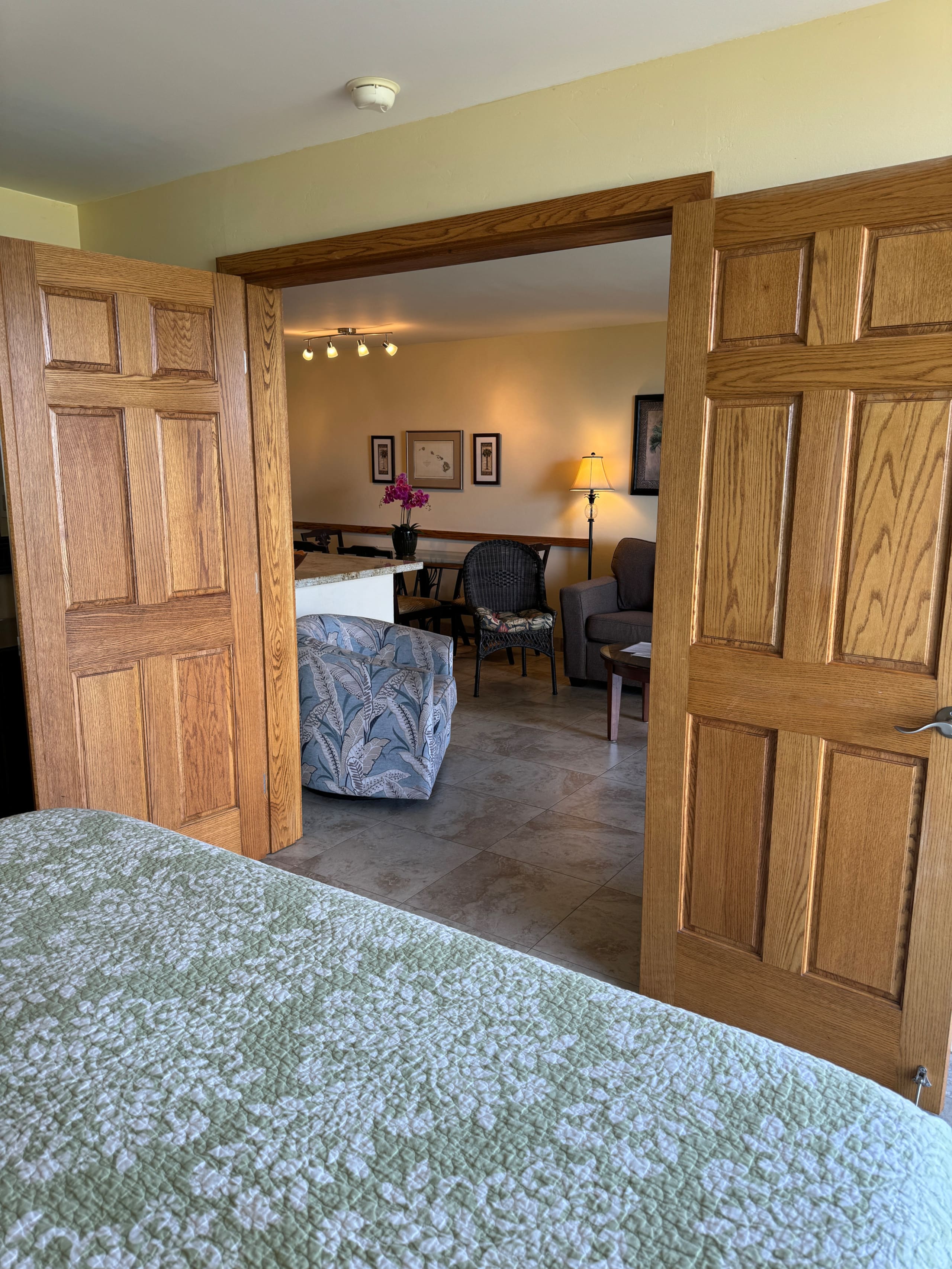 Stunning 2BD/2BA Oceanfront Condo - Image 40