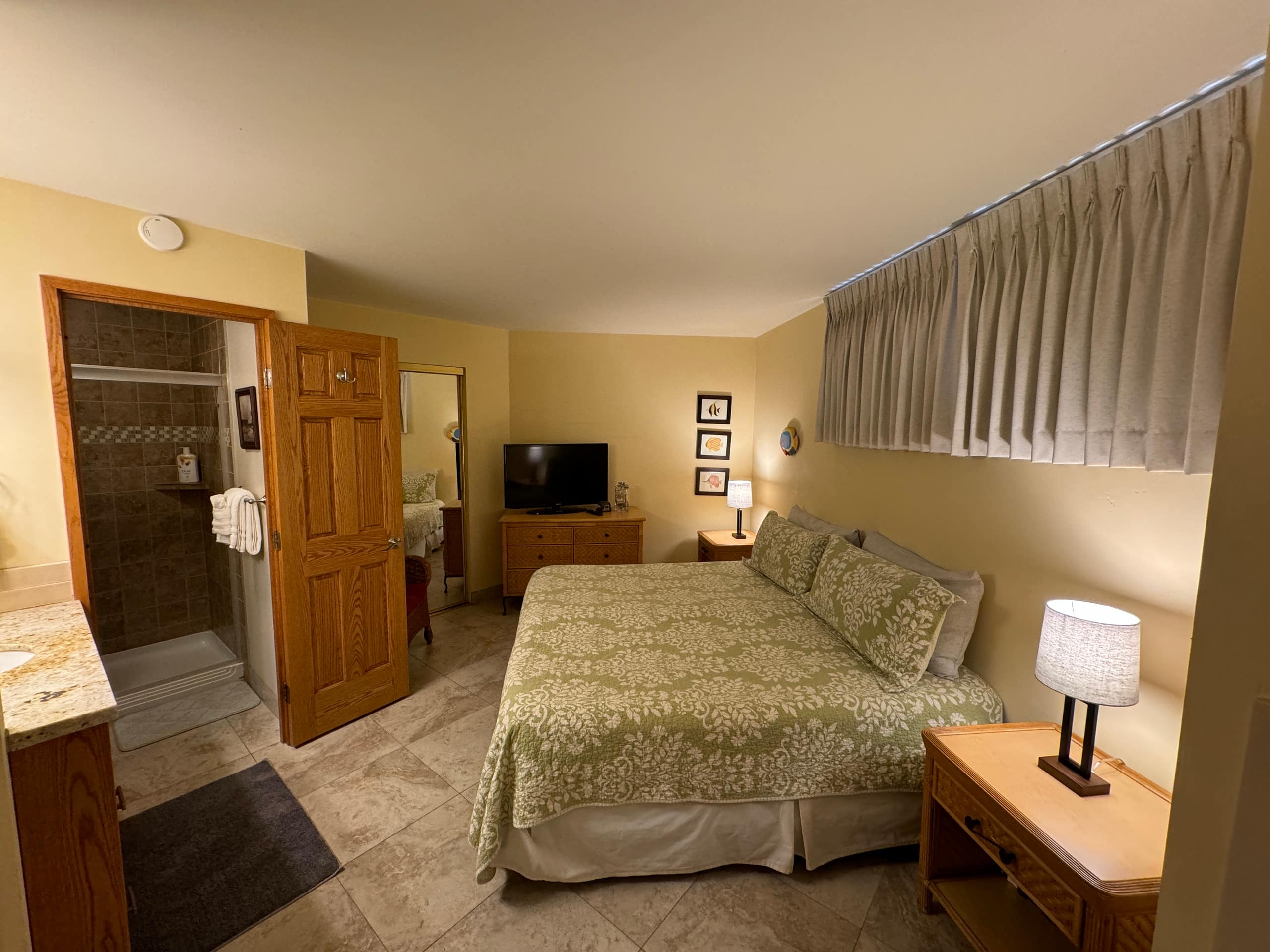 Stunning 2BD/2BA Oceanfront Condo - Image 19