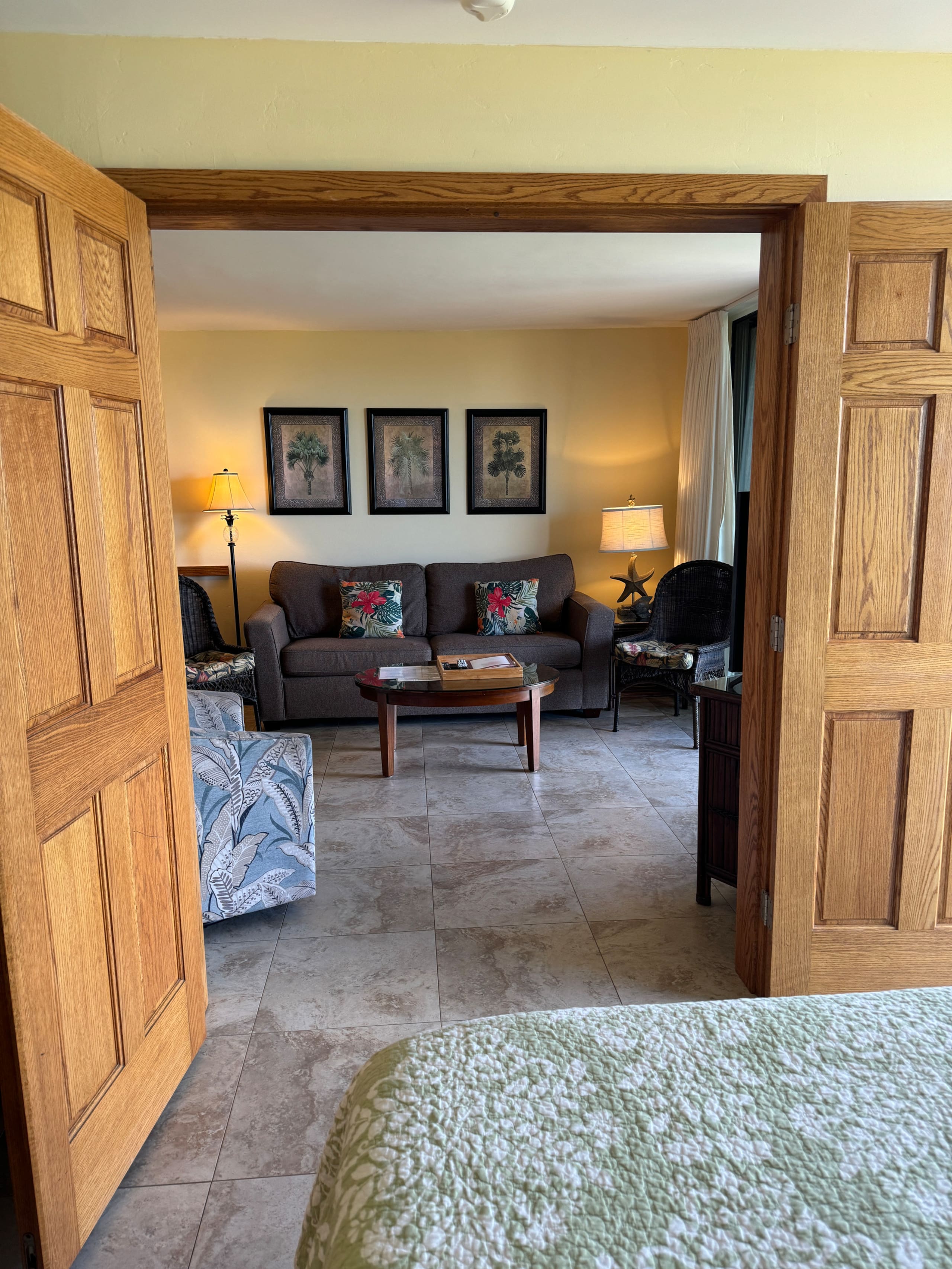Stunning 2BD/2BA Oceanfront Condo - Image 5