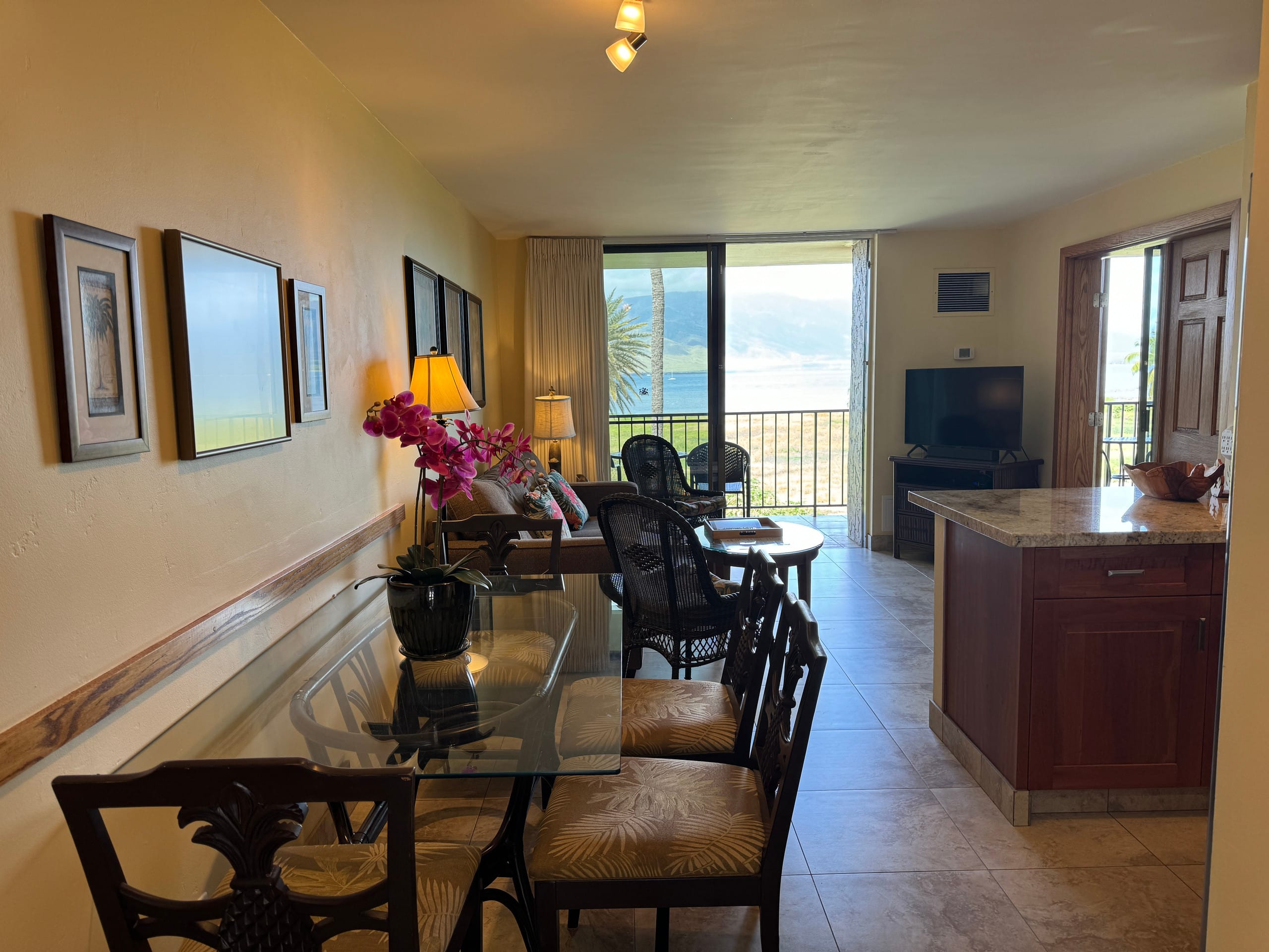 Stunning 2BD/2BA Oceanfront Condo - Image 12