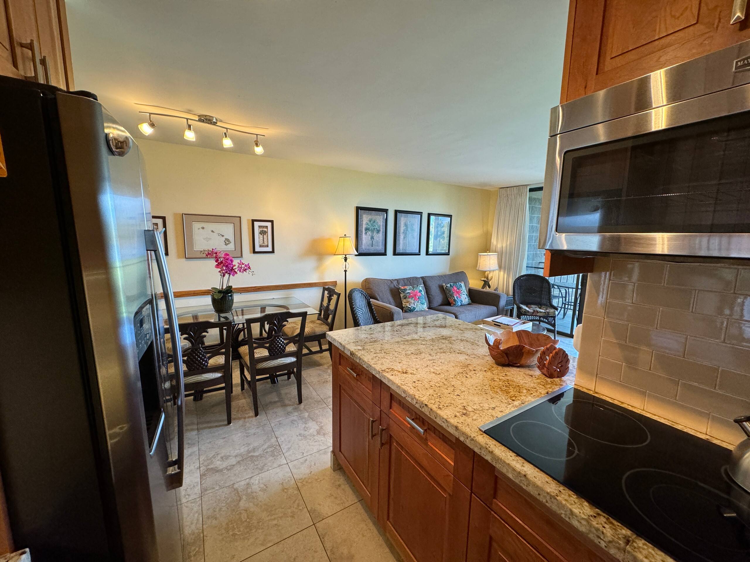 Stunning 2BD/2BA Oceanfront Condo - Image 9