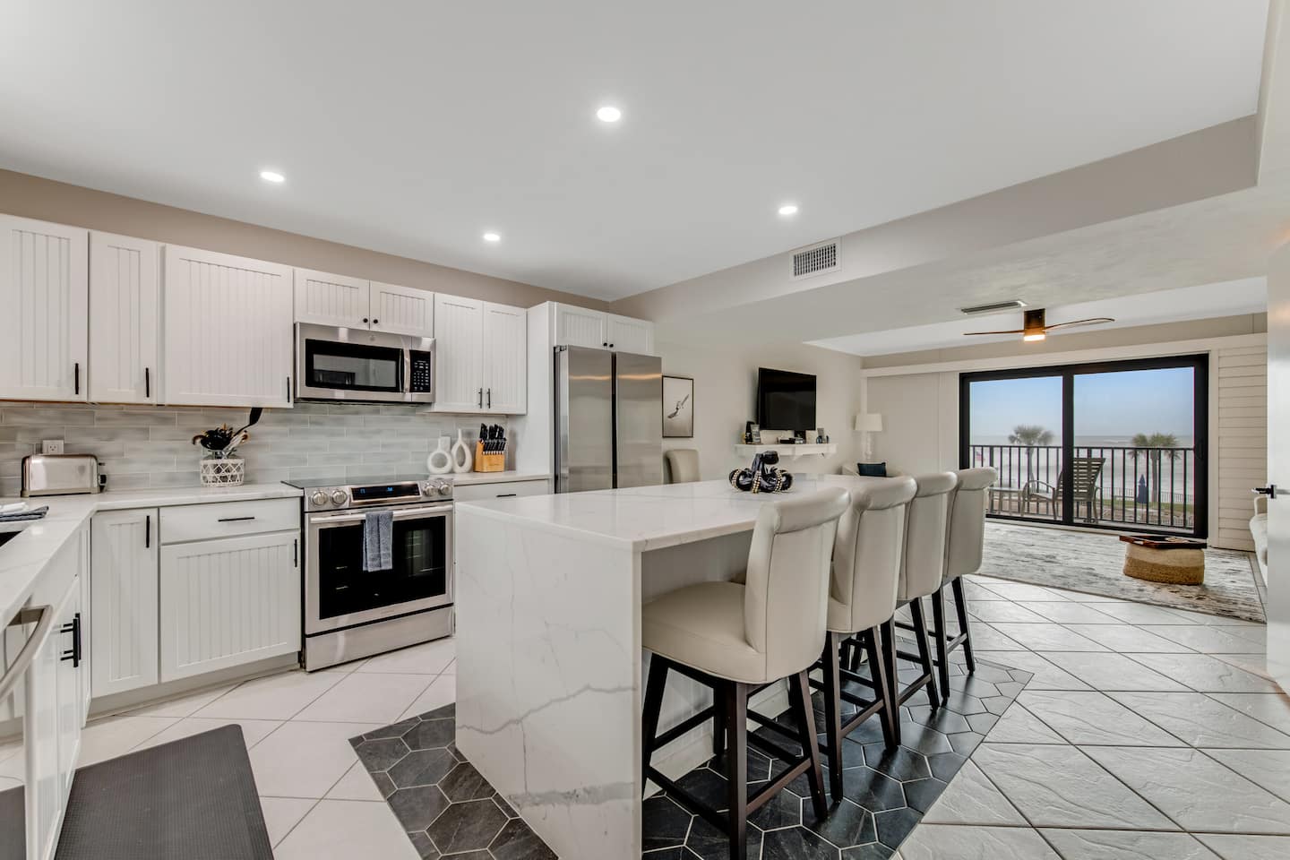 Sophisticated Oceanfront Luxury Condo