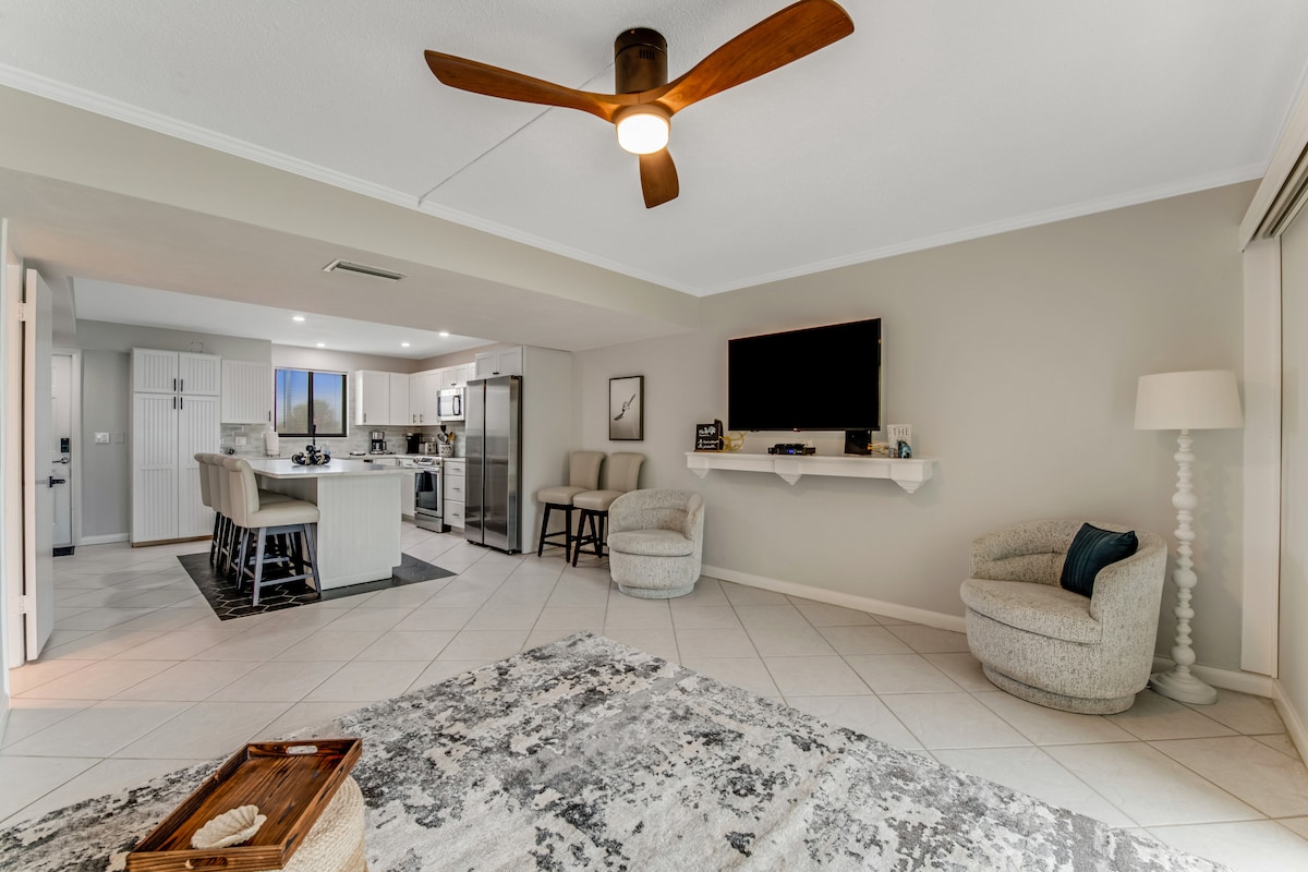 Sophisticated Oceanfront Luxury Condo