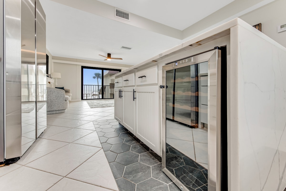 Sophisticated Oceanfront Luxury Condo