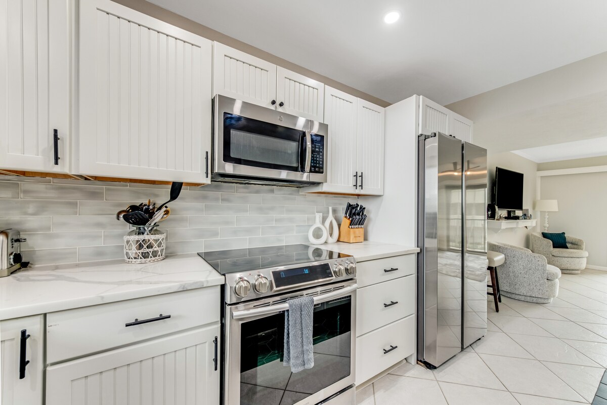 Sophisticated Oceanfront Luxury Condo