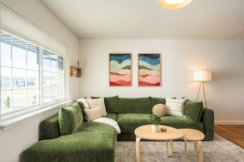 Successful Airbnb property: Large Yard, Firepit, Patio, HotTub, GameRoom, Pets in Westminster