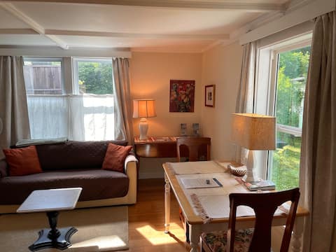 Top Airbnb: Sweet Willow Suite, Rockland, private 1st floor in Rockland