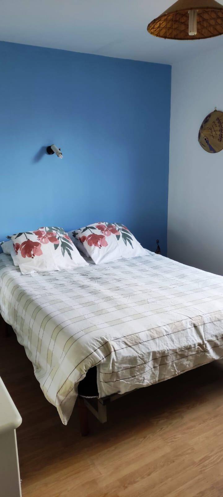 Habitación con cama doble