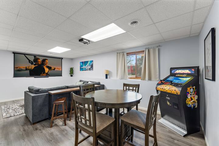 Modern, Luxury 6BR, Downtown w/all Events, Sports! gallery image 3