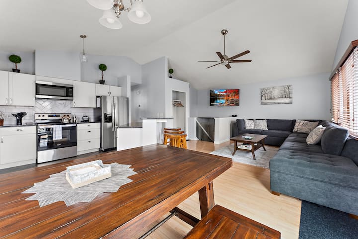 Modern, Luxury 6BR, Downtown w/all Events, Sports!