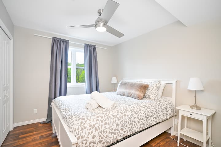 Reflecting on comfort – my queen bed is all about cozy vibes!