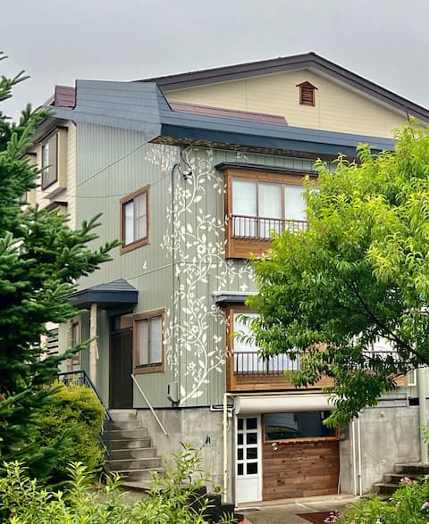 A private rental inn in the heart of Nozawa Onsen Village
Great for families