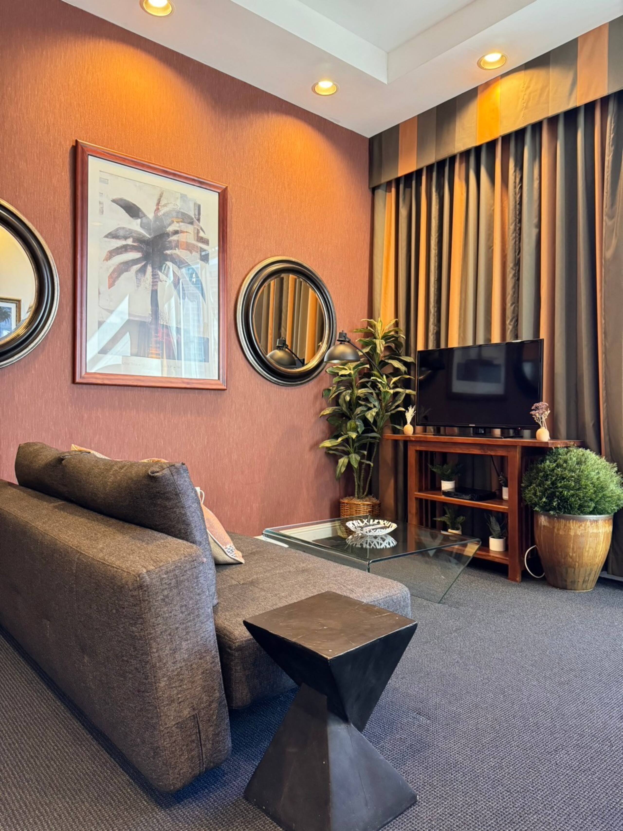 Condo in Honolulu · ★4.45 · 1 bedroom · 3 beds · 1 private bath - Image 7