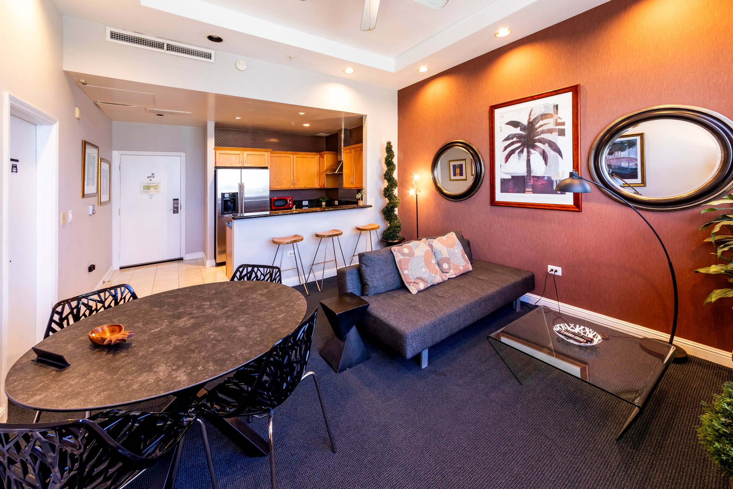 Condo in Honolulu · ★4.45 · 1 bedroom · 3 beds · 1 private bath - Image 3