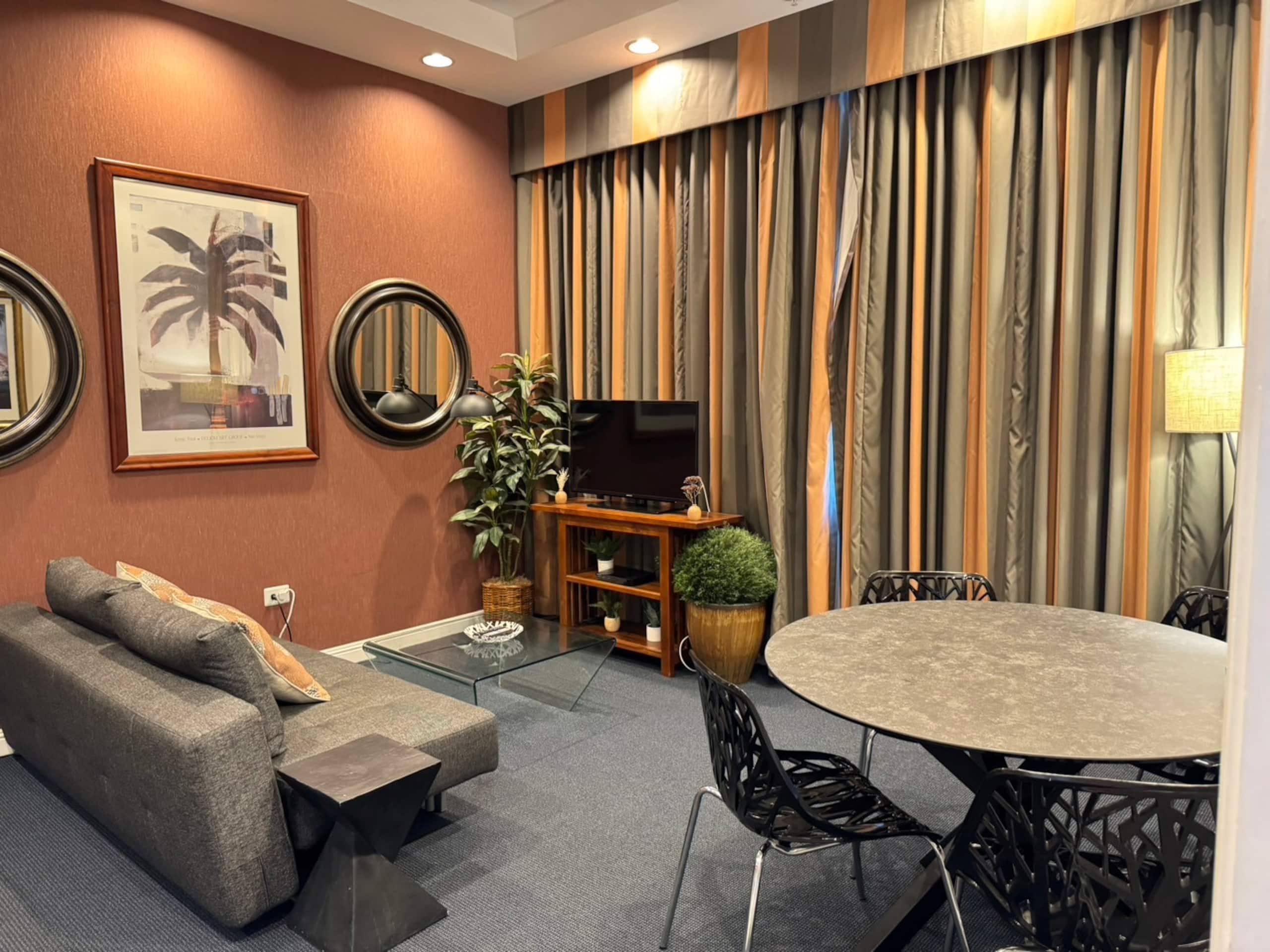 Condo in Honolulu · ★4.45 · 1 bedroom · 3 beds · 1 private bath - Image 15