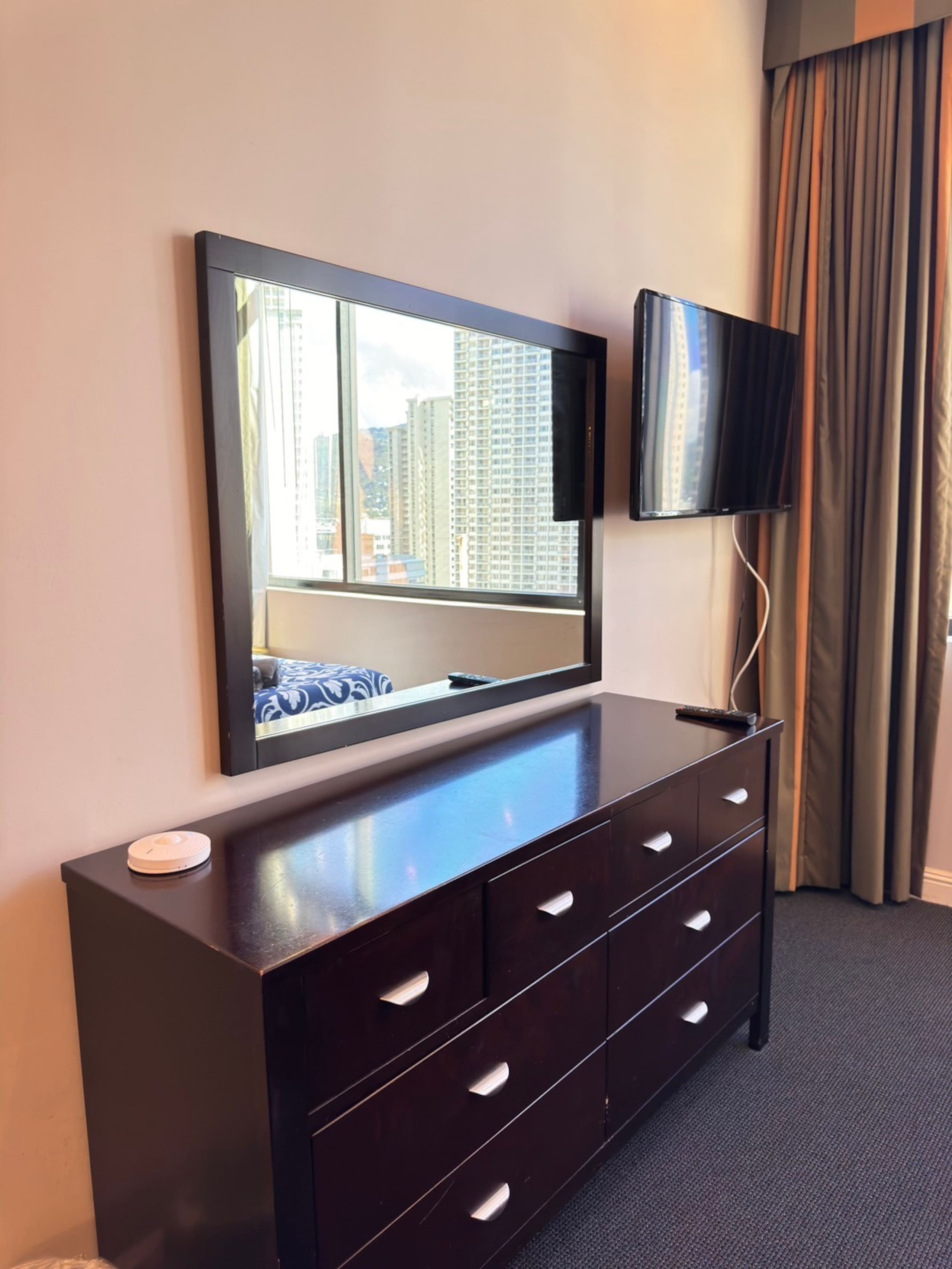 Condo in Honolulu · ★4.45 · 1 bedroom · 3 beds · 1 private bath - Image 34