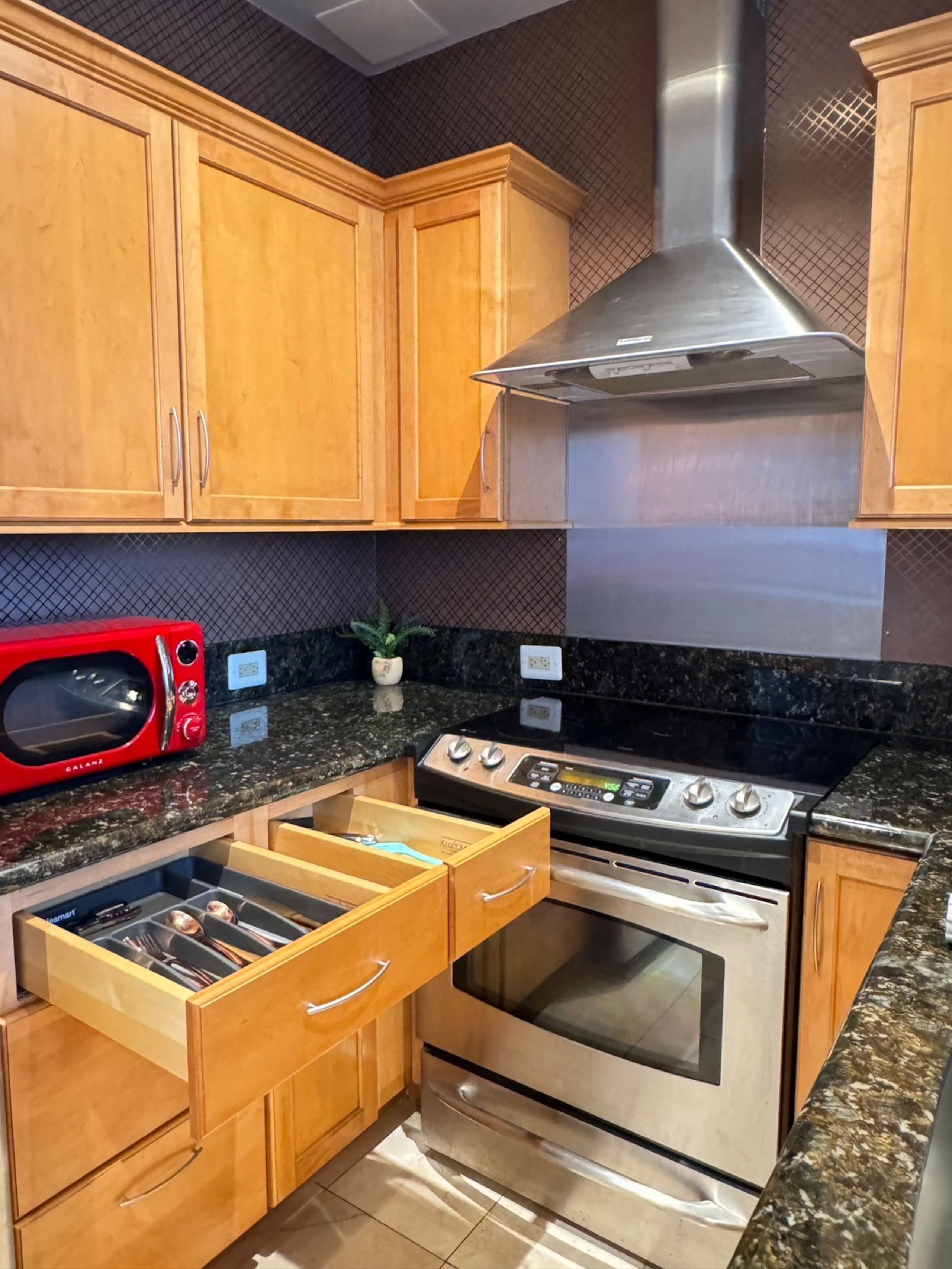 Condo in Honolulu · ★4.45 · 1 bedroom · 3 beds · 1 private bath - Image 22