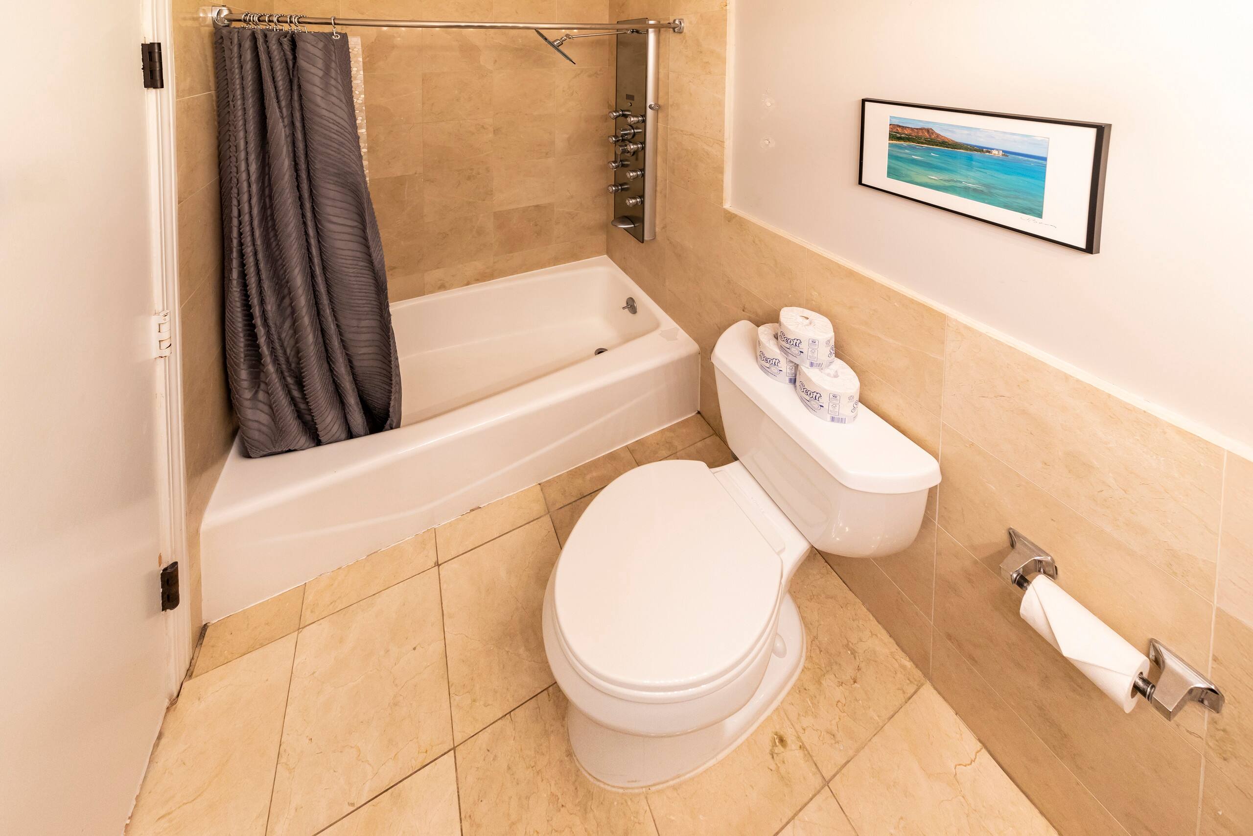 Condo in Honolulu · ★4.45 · 1 bedroom · 3 beds · 1 private bath - Image 43