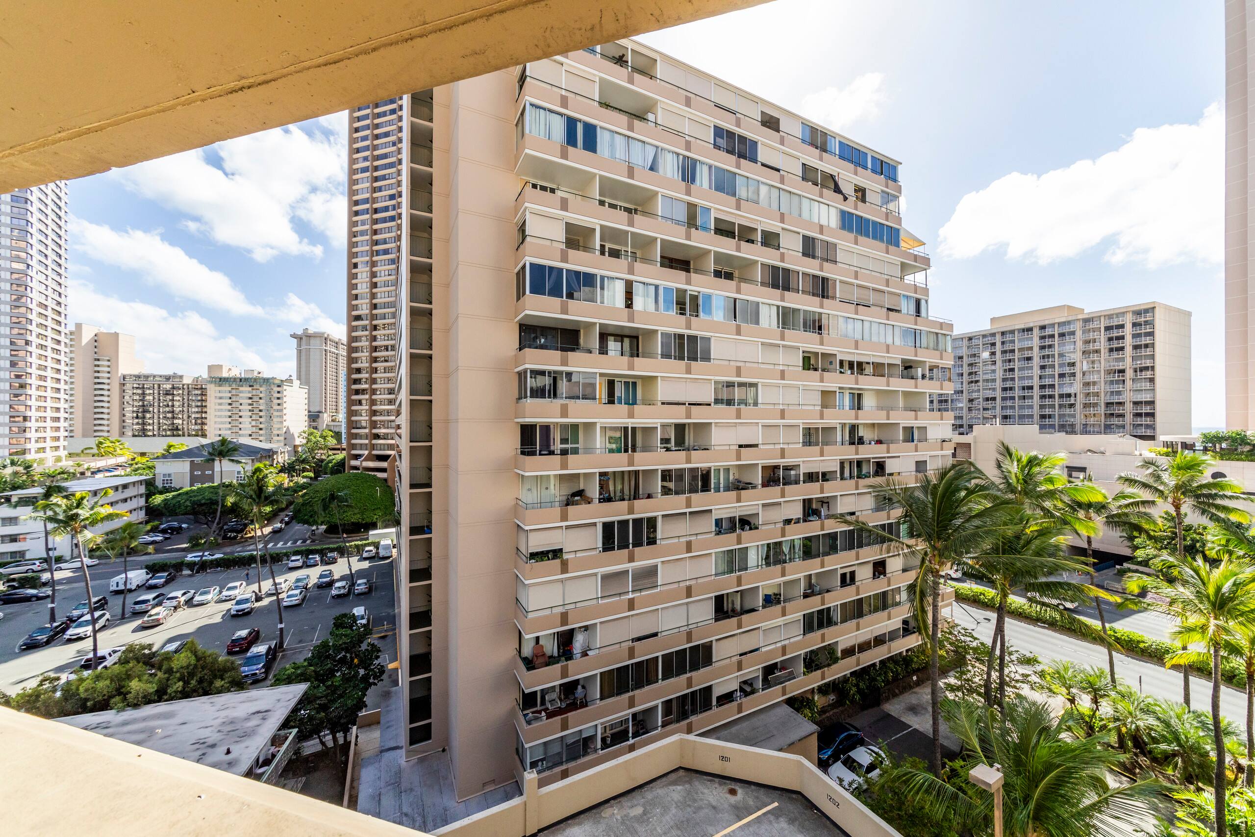 Condo in Honolulu · ★4.73 · 1 bedroom · 2 beds · 1 shared bath - Image 32