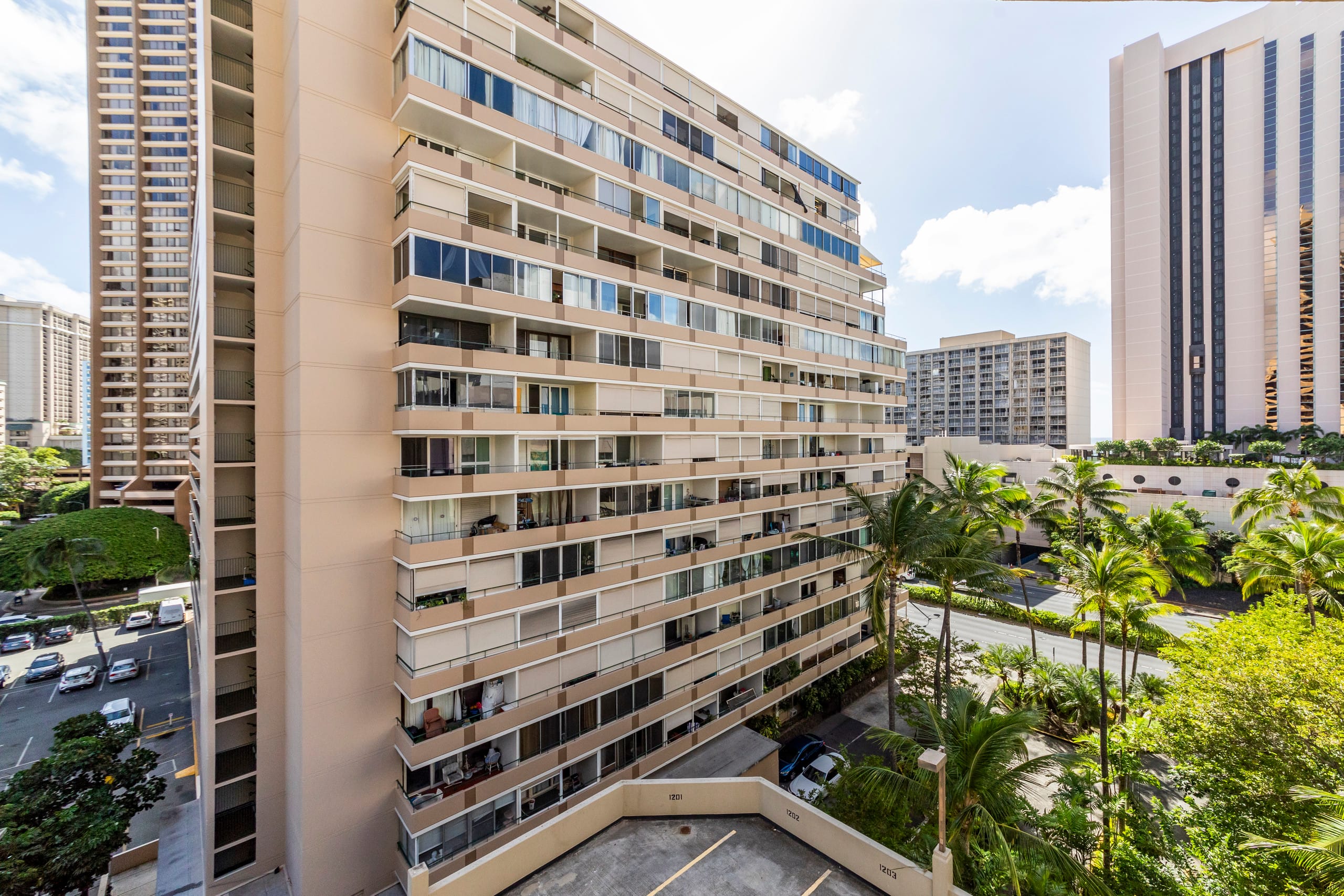Condo in Honolulu · ★4.73 · 1 bedroom · 2 beds · 1 shared bath - Image 33