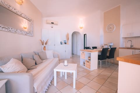 Successful Airbnb property: Casa Zinn stylish apartment with sea view in Budoni
