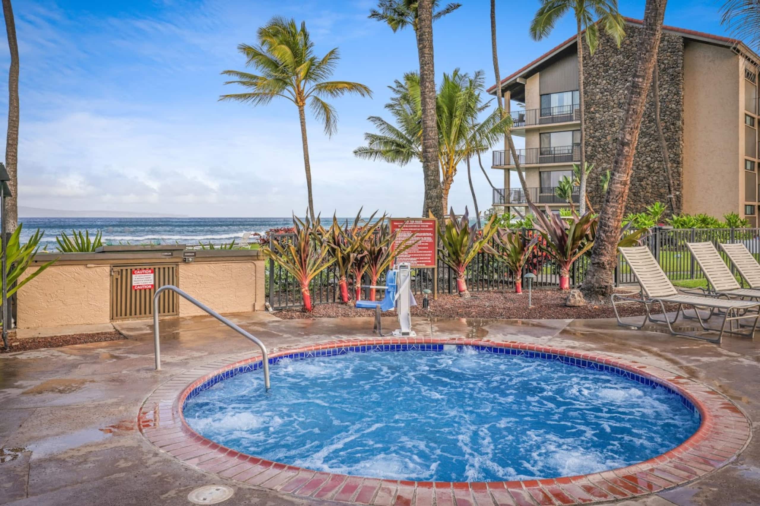 Oceanfront penthouse - stunning view! - Photo 33
