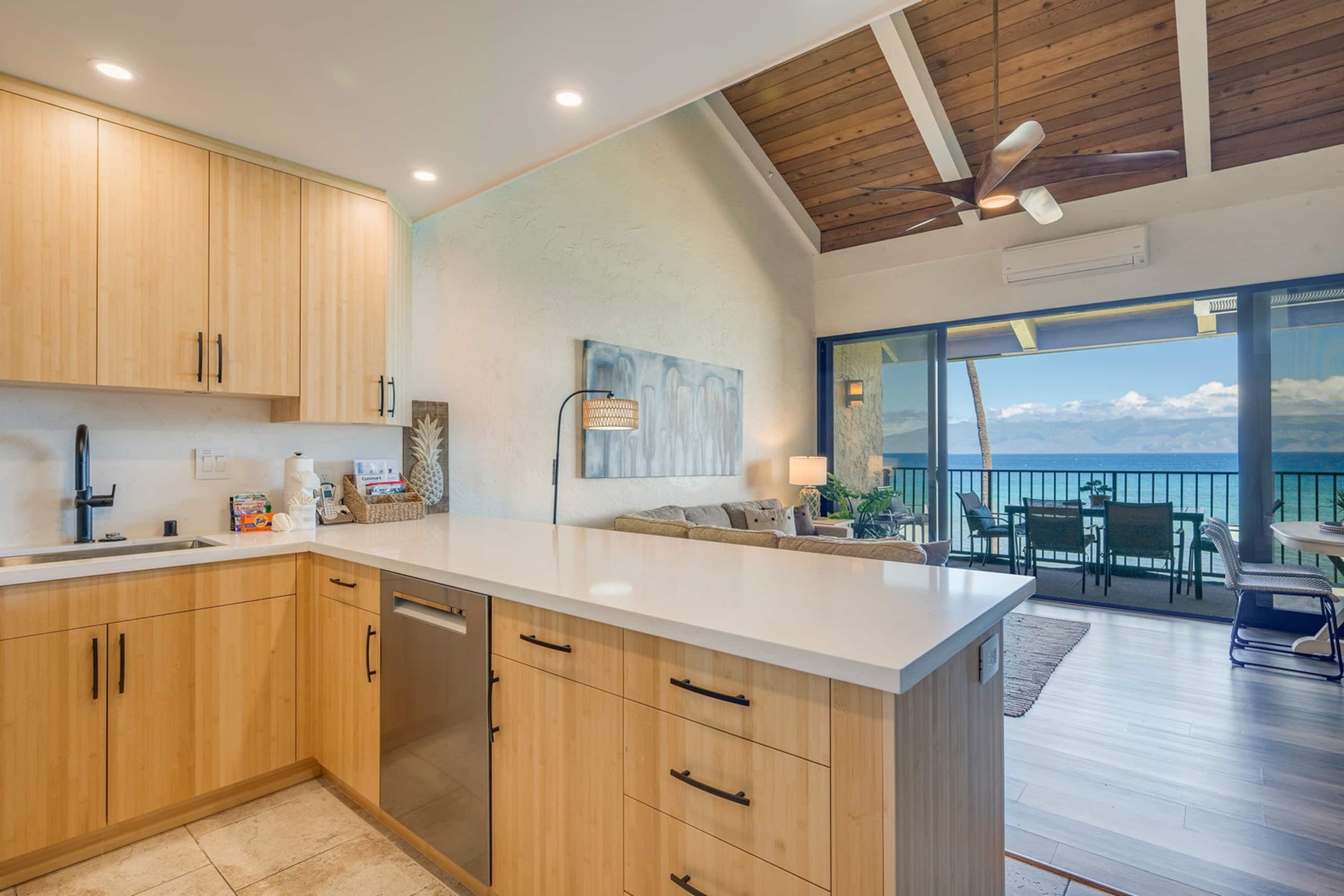 Oceanfront penthouse - stunning view! - Photo 6