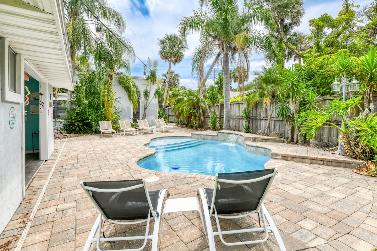 Blue Heron - Heated Pool, King Beds, Spacious Home