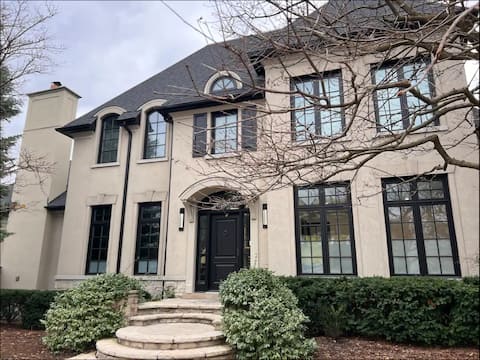 Successful Airbnb property: Executive home in Toronto in Eglinton—Lawrence