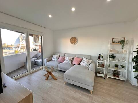 Top Airbnb: Luxury Flat Facing Les Arts Opera House en Quatre Carreres