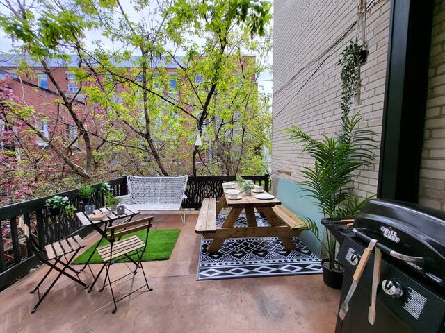 Massive 2 Storey Sleeps 20 w/ FreeParkings gallery image 4