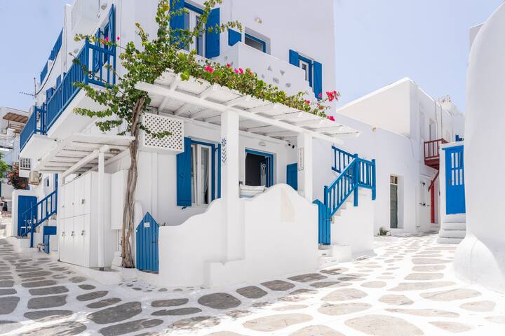 Queen four-bedroom Seaview Cycladic Home gallery image 3