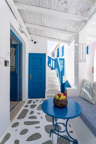 Queen four-bedroom Seaview Cycladic Home gallery image 4