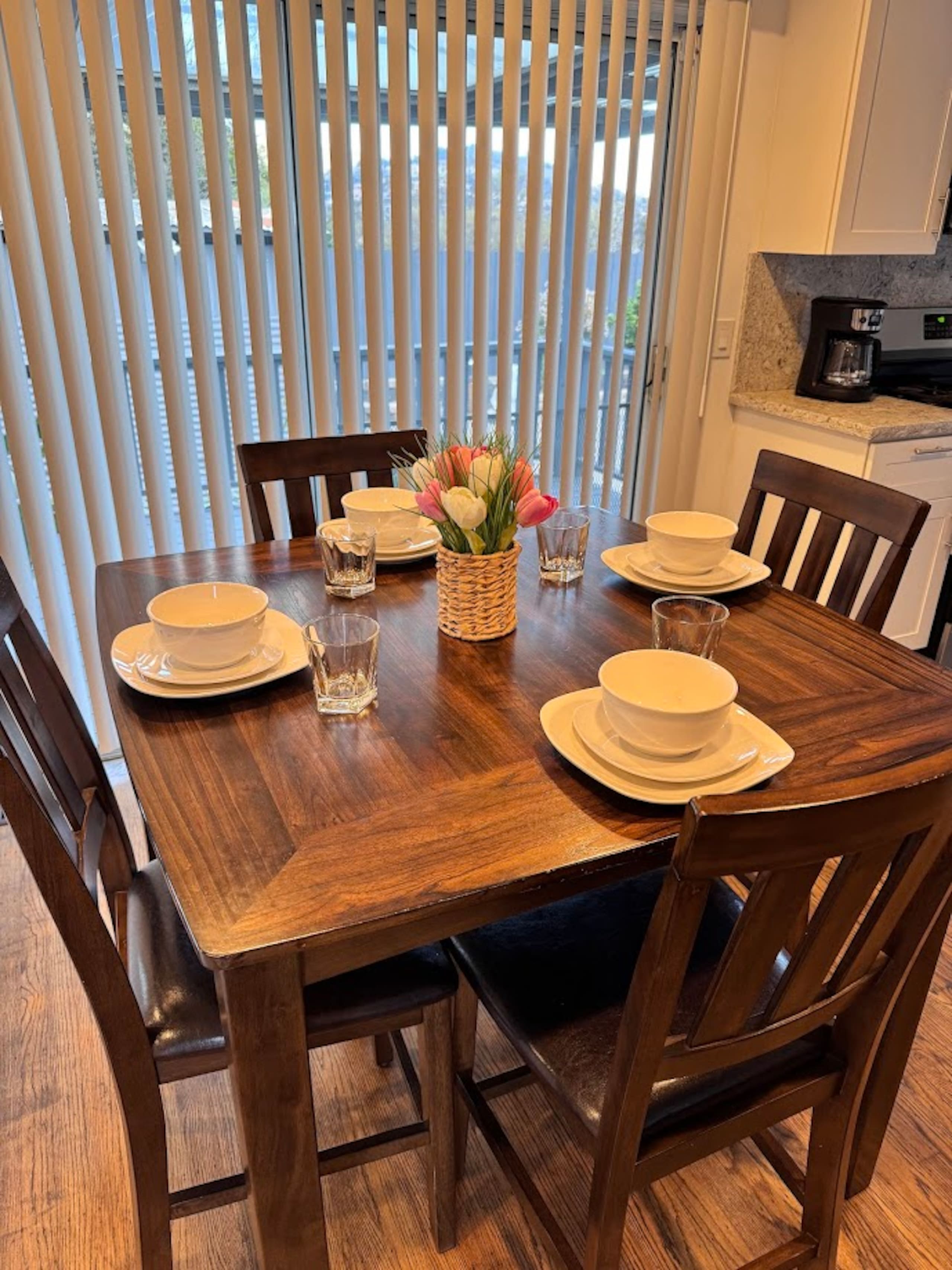 Home in South San Francisco · ★4.9 · 3 bedrooms · 4 beds · 1 private bath - Image 13
