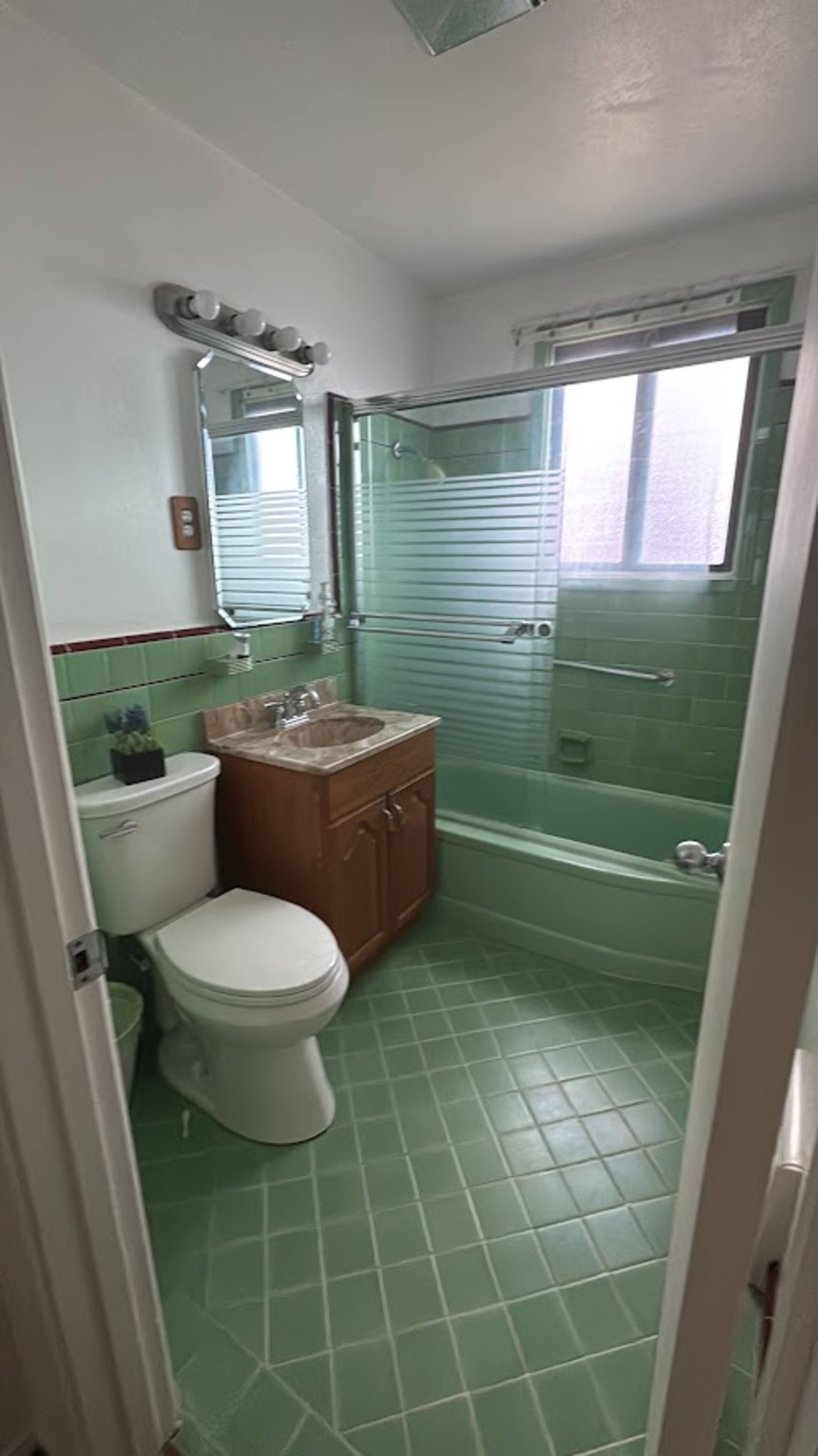 Home in South San Francisco · ★4.9 · 3 bedrooms · 4 beds · 1 private bath - Image 16