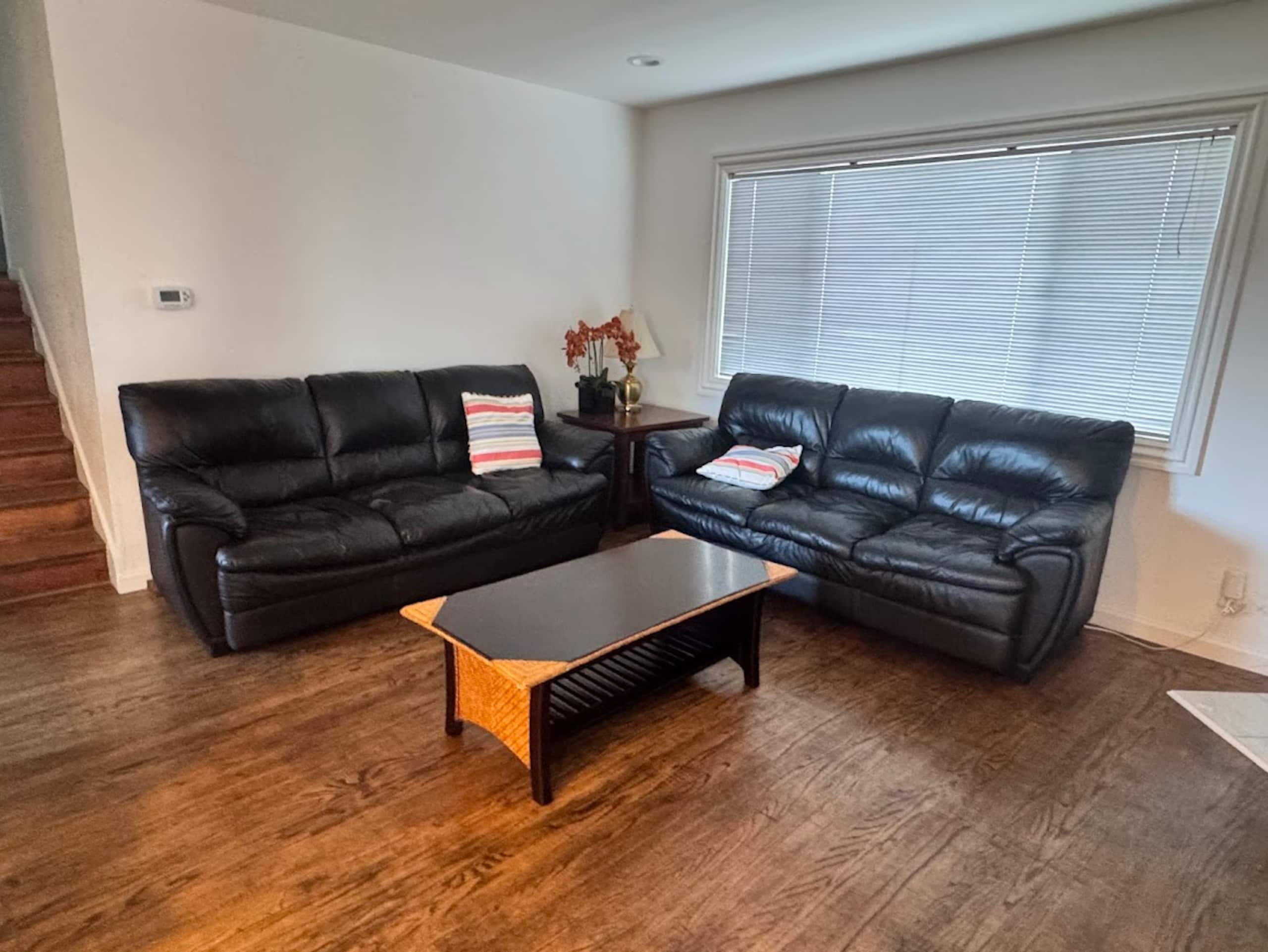 Home in South San Francisco · ★4.9 · 3 bedrooms · 4 beds · 1 private bath - Image 6
