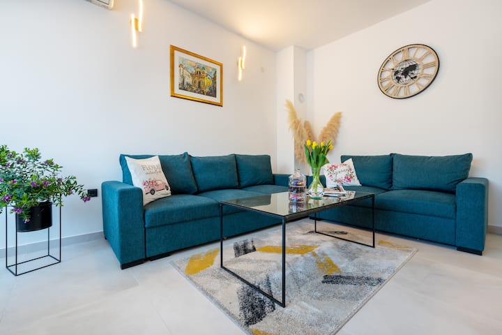 Მისაღები ოთახი, ცალკე ოთახი, რომელიც შეიძლება იყოს მეოთხე საძინებელი