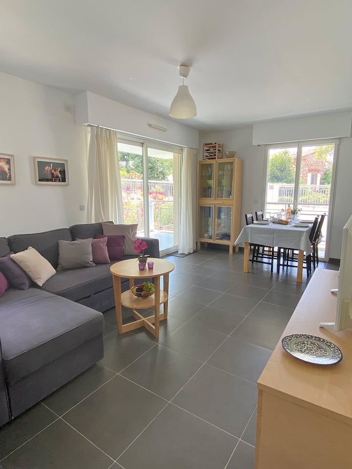 21. Bight Apartment With Balcony And Pool - Juan les Pins