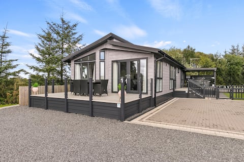 Pet Friendly Lakeside Luxury Lodge 1 with Hot Tub