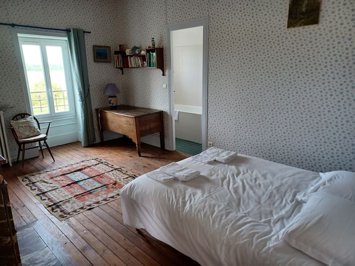 Chambre 2e étage - Sud Ouest
Lit double