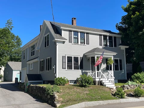 Cozy updated colonial, 5 minute walk to town!