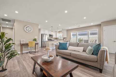 Renovated 3BR Home w/ King Beds Near Disney & SoFi