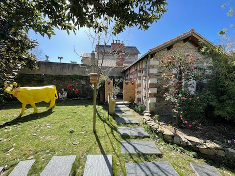 Top performing Airbnb: Cozy independent house with private terrace in Nantes Sud