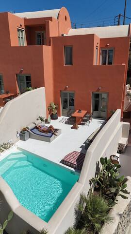 Pink Freud Villa |Superior | Pool | Sunset View gallery image 2