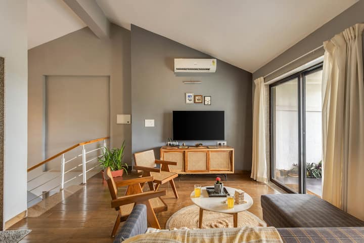 Living room image 7