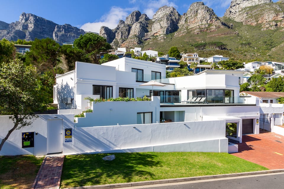A white villa above Camps Bay, Camps Bay, Cape Town, South Africa, photo 9 of 10