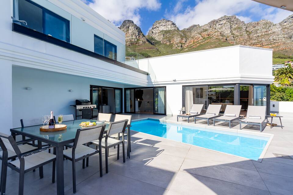 A white villa above Camps Bay, Camps Bay, Cape Town, South Africa, photo 6 of 10