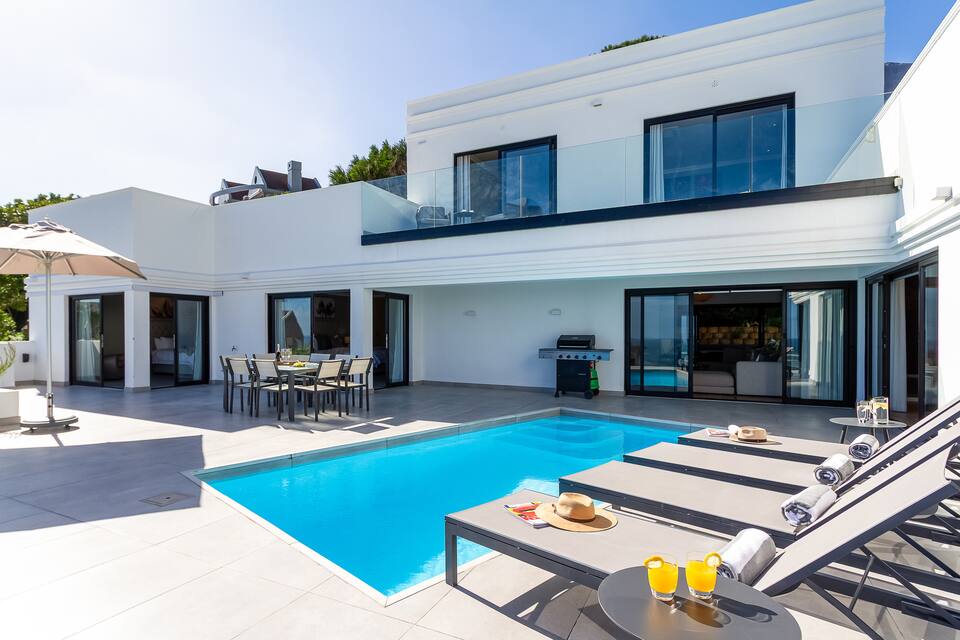 A white villa above Camps Bay, Camps Bay, Cape Town, South Africa, photo 1 of 10